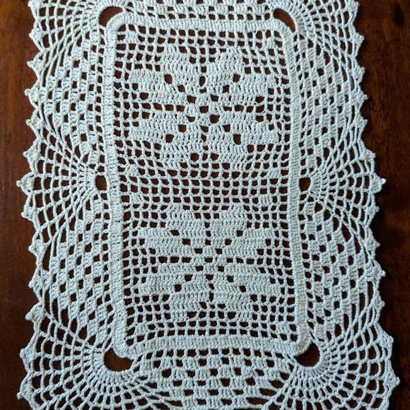 10% OFF Vintage 3-Piece Ecru-Coloured Doilies – c 1940s/1950s - Picture 4 of 8